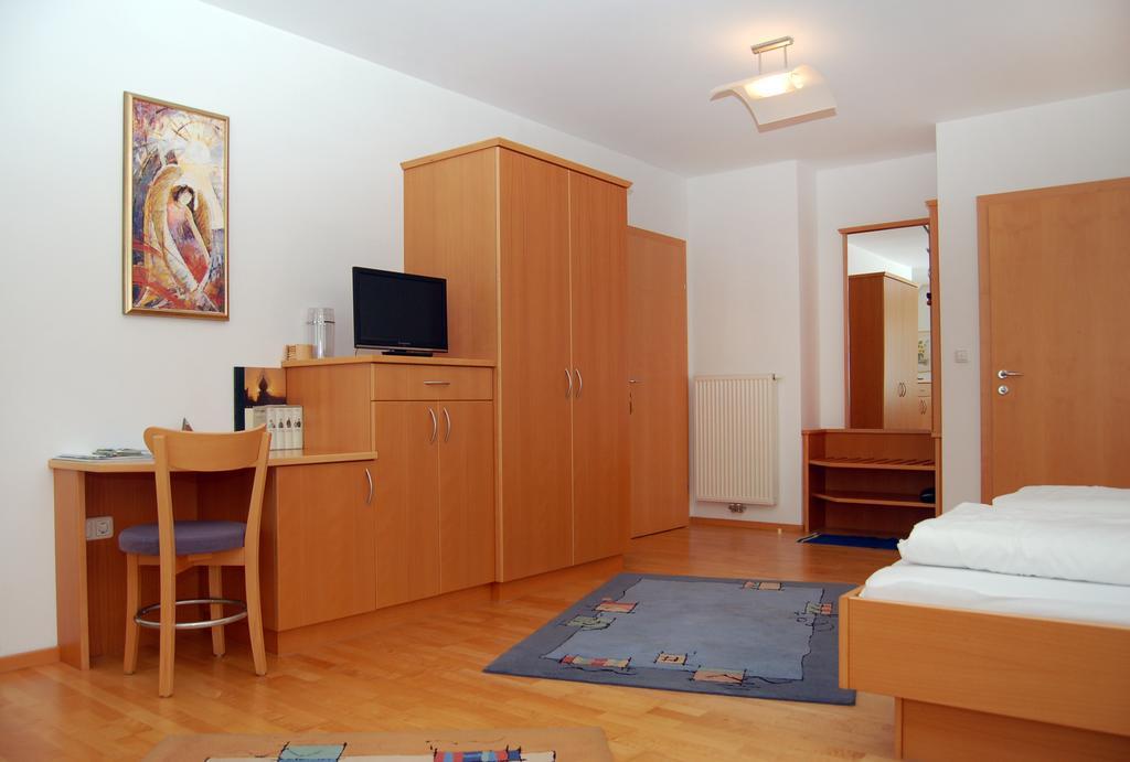 Апартаменти Pension Zur Post Бад-Блумау Номер фото