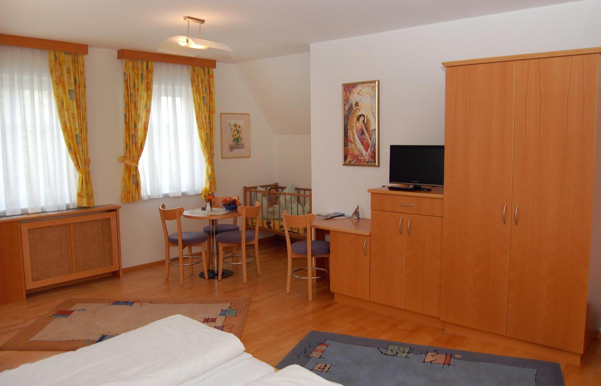 Апартаменти Pension Zur Post Бад-Блумау Номер фото
